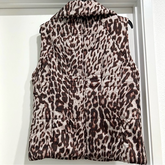 CAbi Juliet Puffer Vest #3120, NWOT - Picture 2 of 5